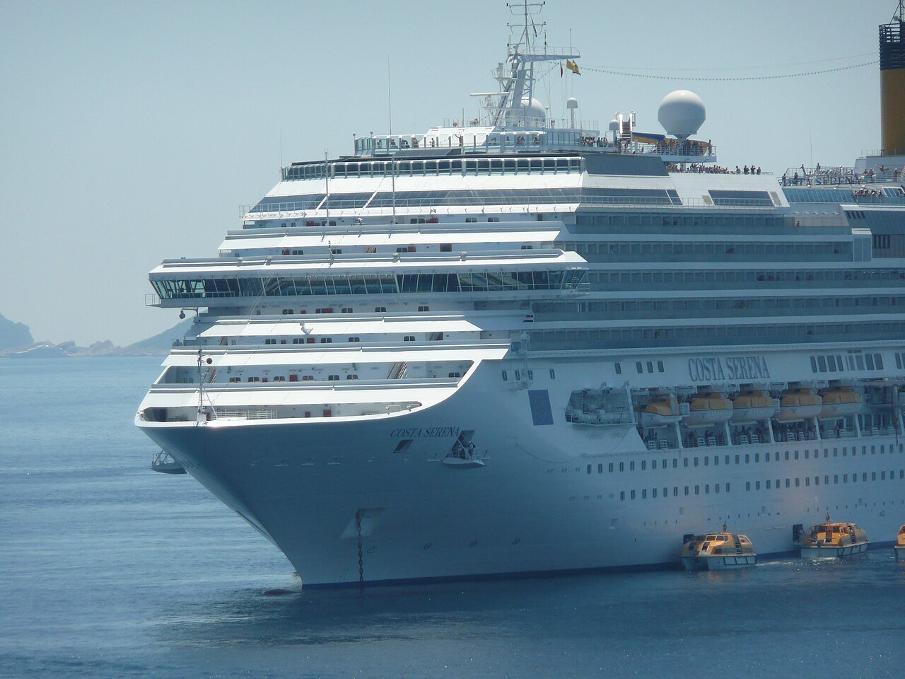 Crucero 8 de Marzo — Costa Serena