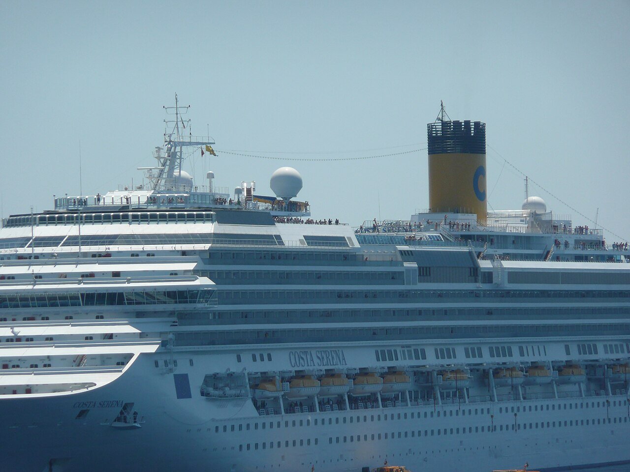 Crucero 8 de Marzo — Costa Serena